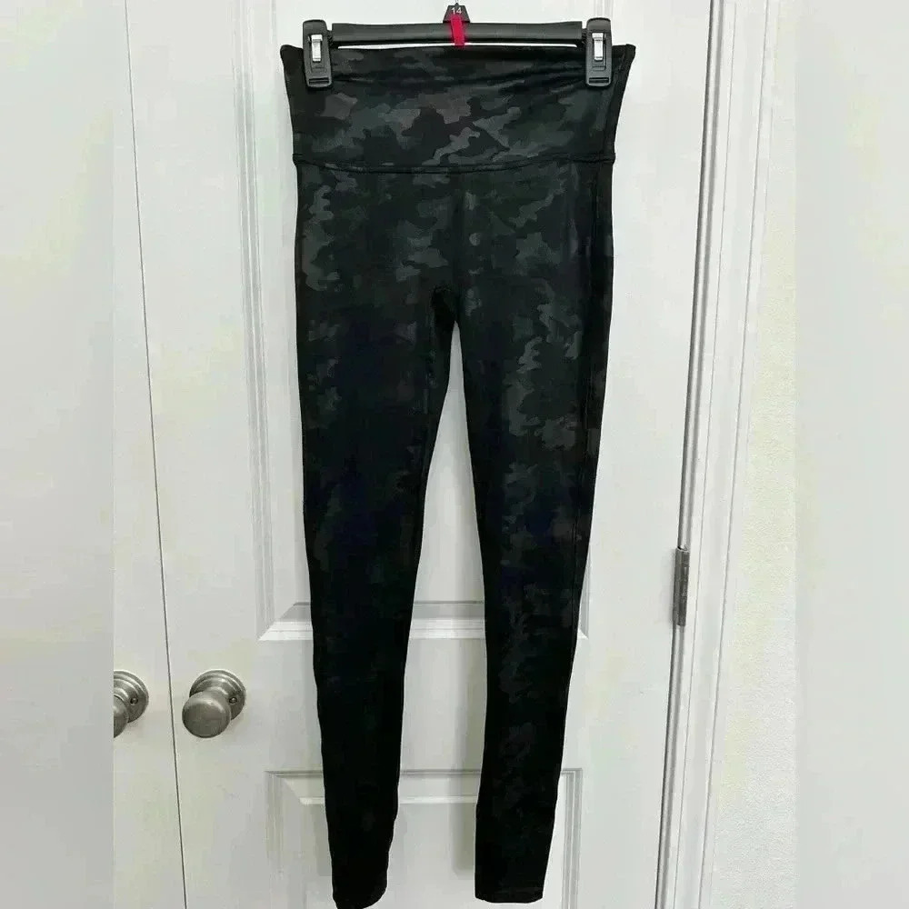 Spanx Black Faux Leather Camo Leggings - Size M